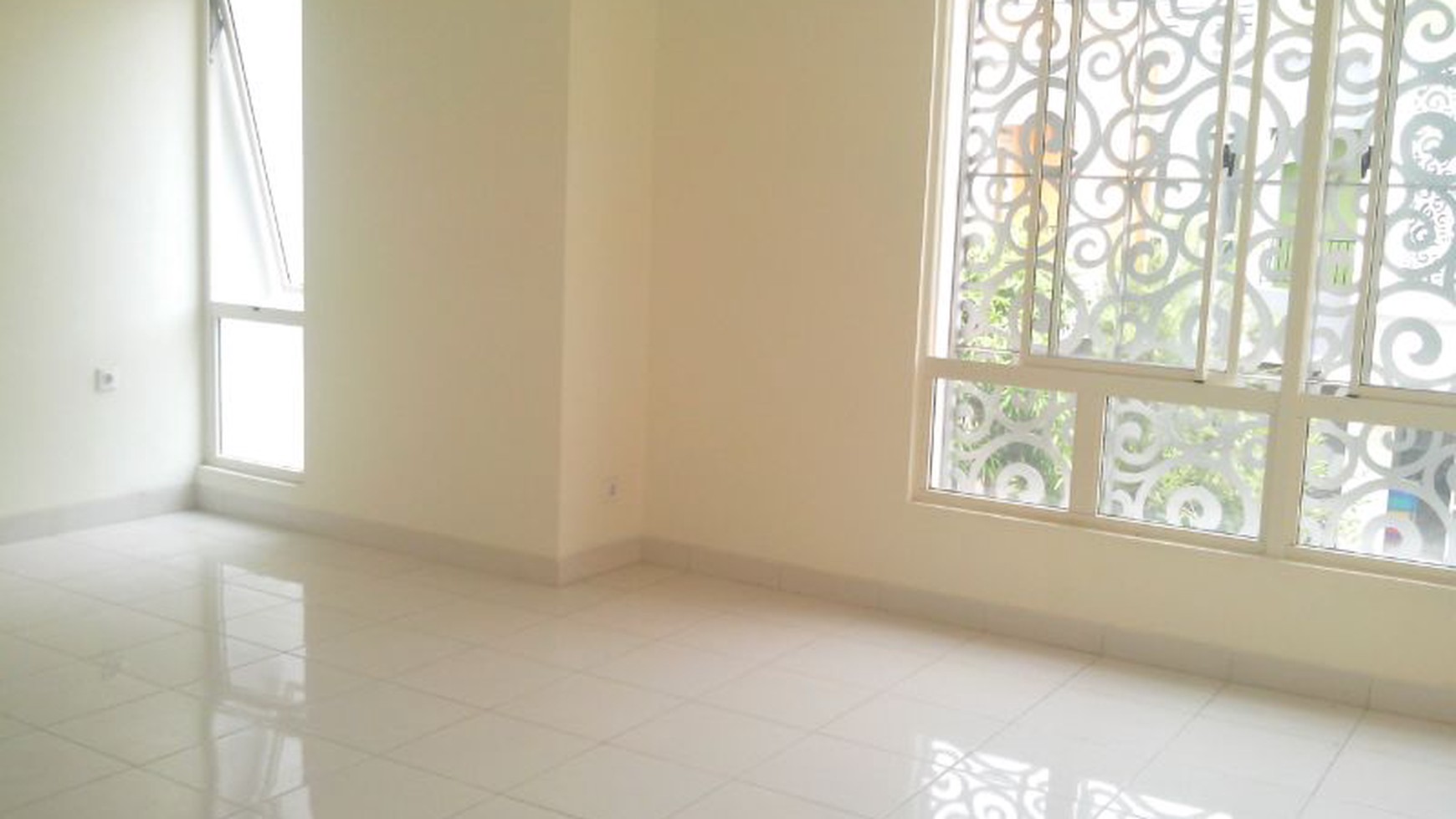 Disewakan Rumah Darwin Timur - Gading Serpong