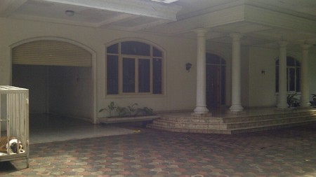 A wonderful house with large garden in Pondok Indah