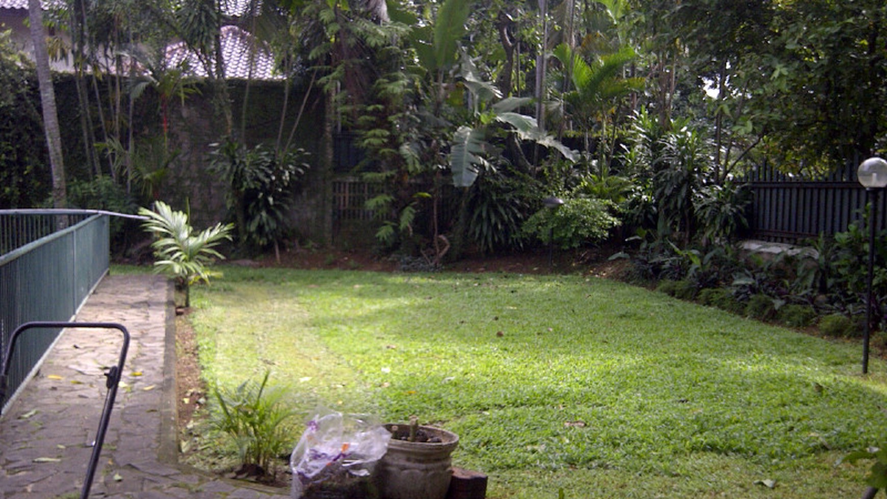 A wonderful house with large garden in Pondok Indah