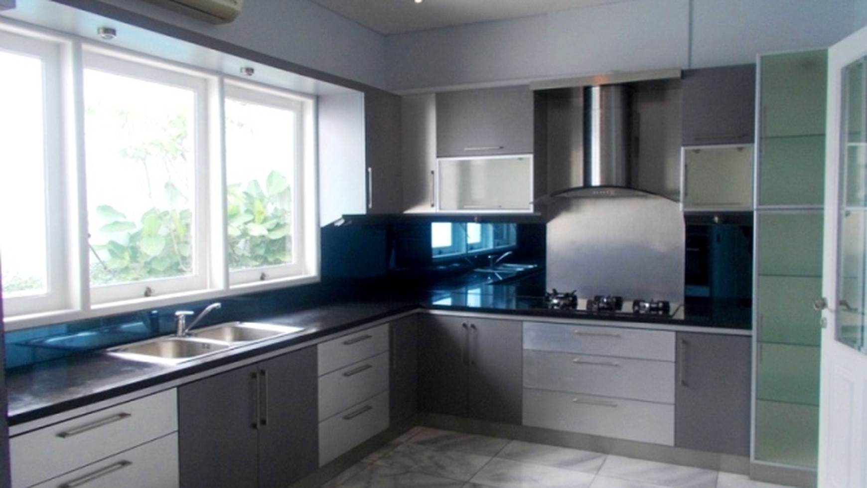 Luxury House...Classic Style..Quiet...Close to Senayan/Sudirman...