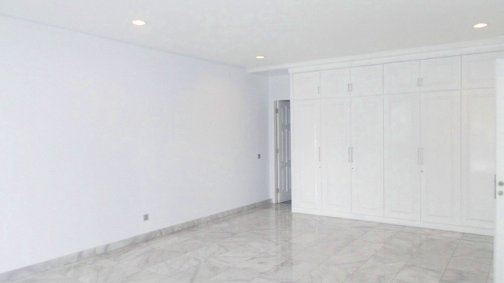 Luxury House...Classic Style..Quiet...Close to Senayan/Sudirman...