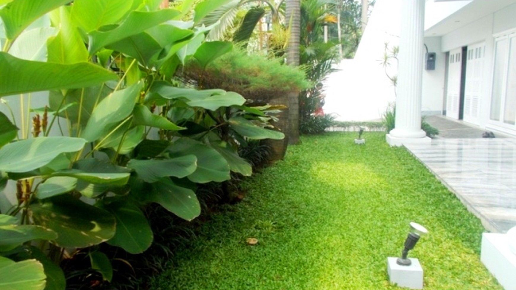 Luxury House...Classic Style..Quiet...Close to Senayan/Sudirman...