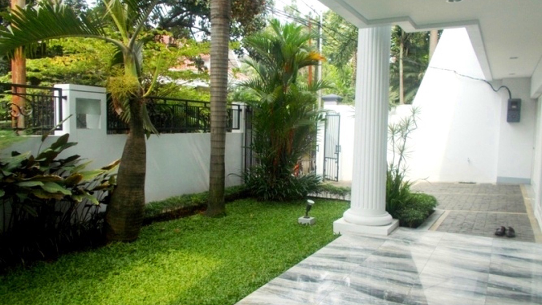 Luxury House...Classic Style..Quiet...Close to Senayan/Sudirman...