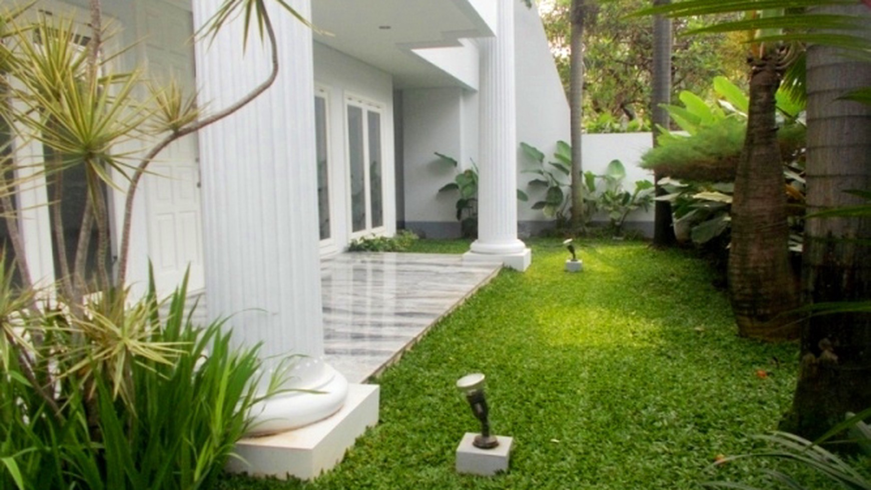 Luxury House...Classic Style..Quiet...Close to Senayan/Sudirman...
