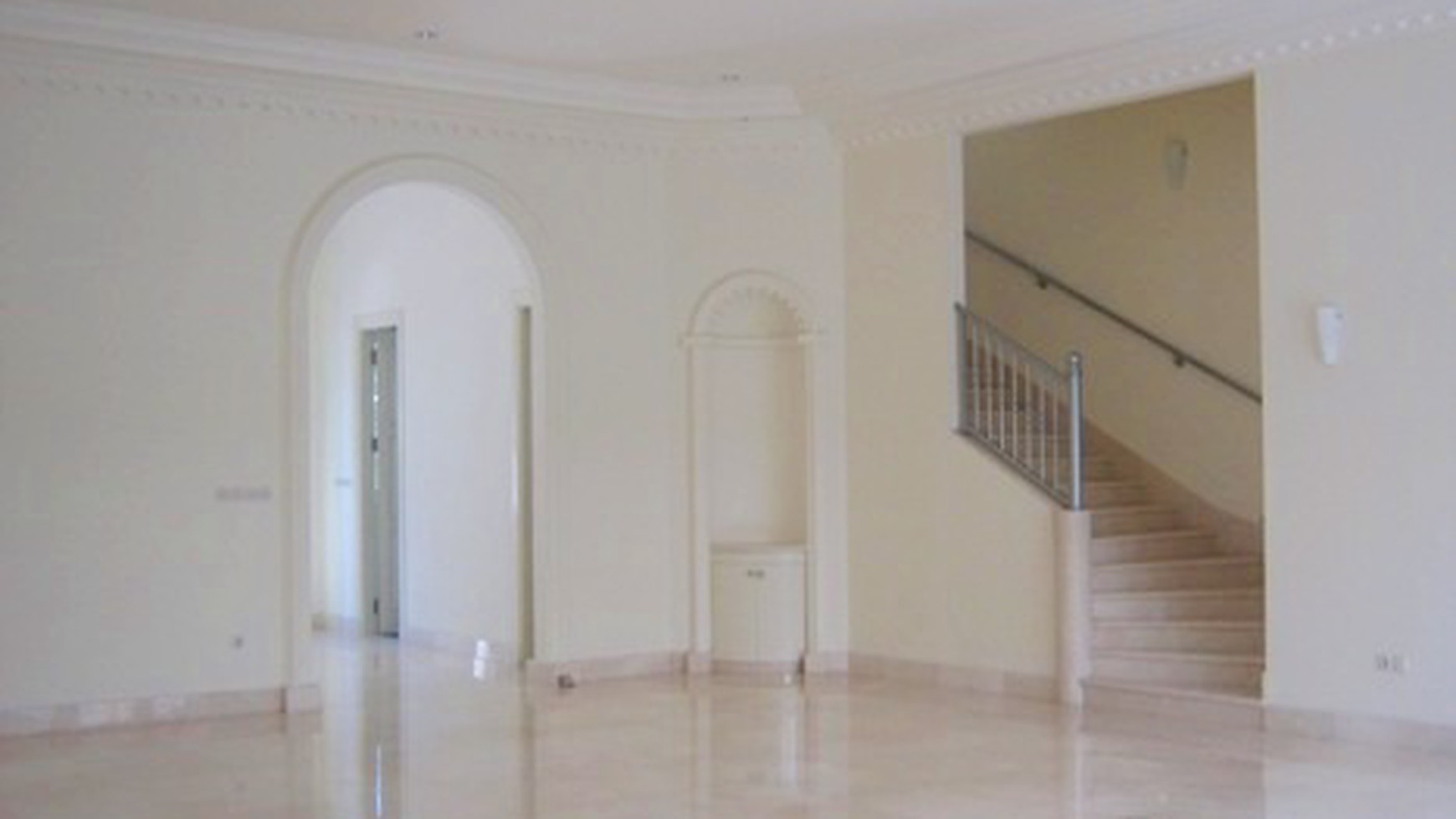 Luxury House...Classic Style..Quiet...Close to JIS & Golf course.