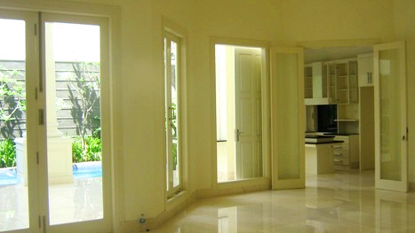 Luxury House...Classic Style..Quiet...Close to JIS & Golf course.