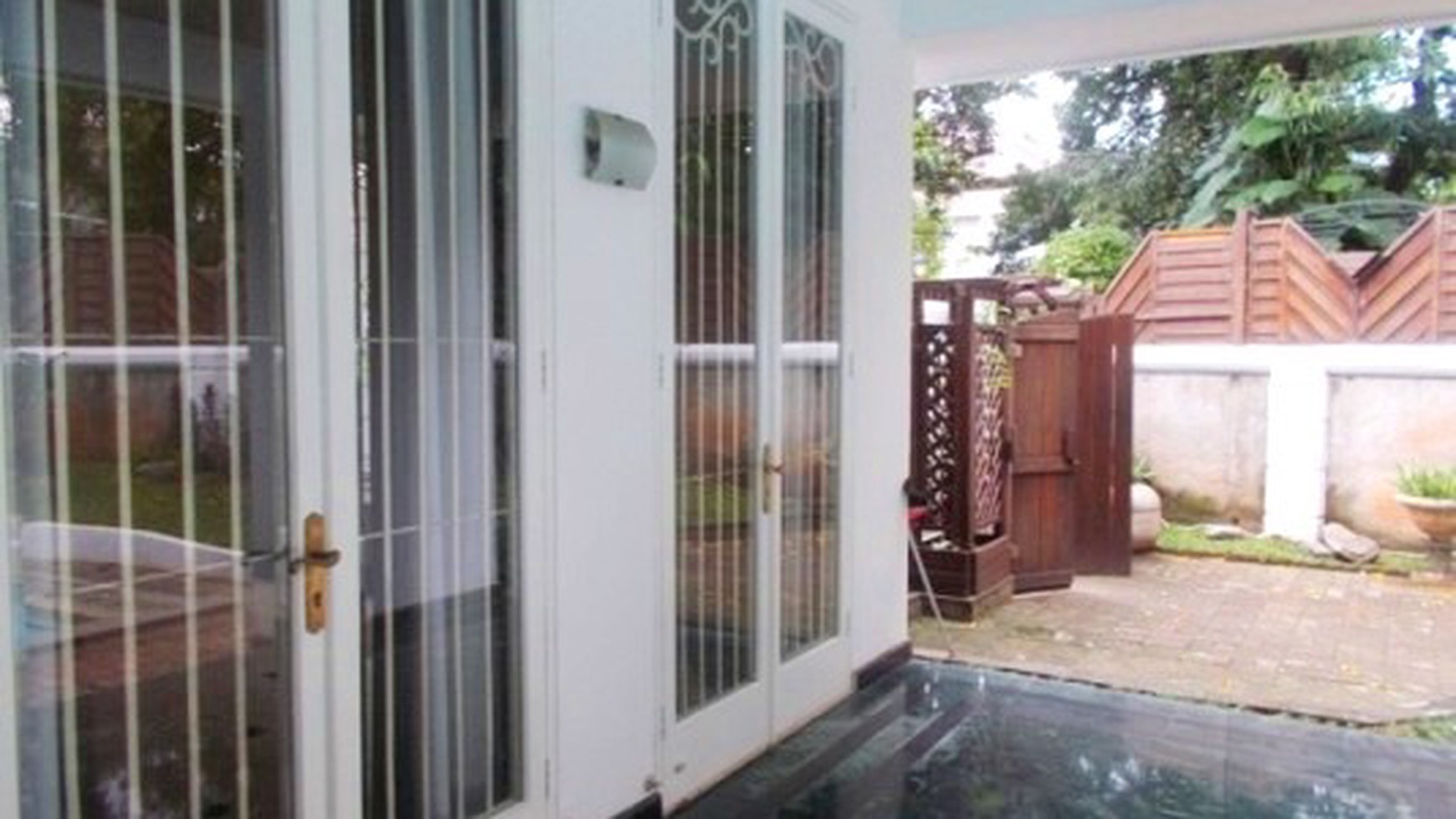 Quiet...Nice Garden & Pool..Close to Senayan/Sudirman..Semifurnish...