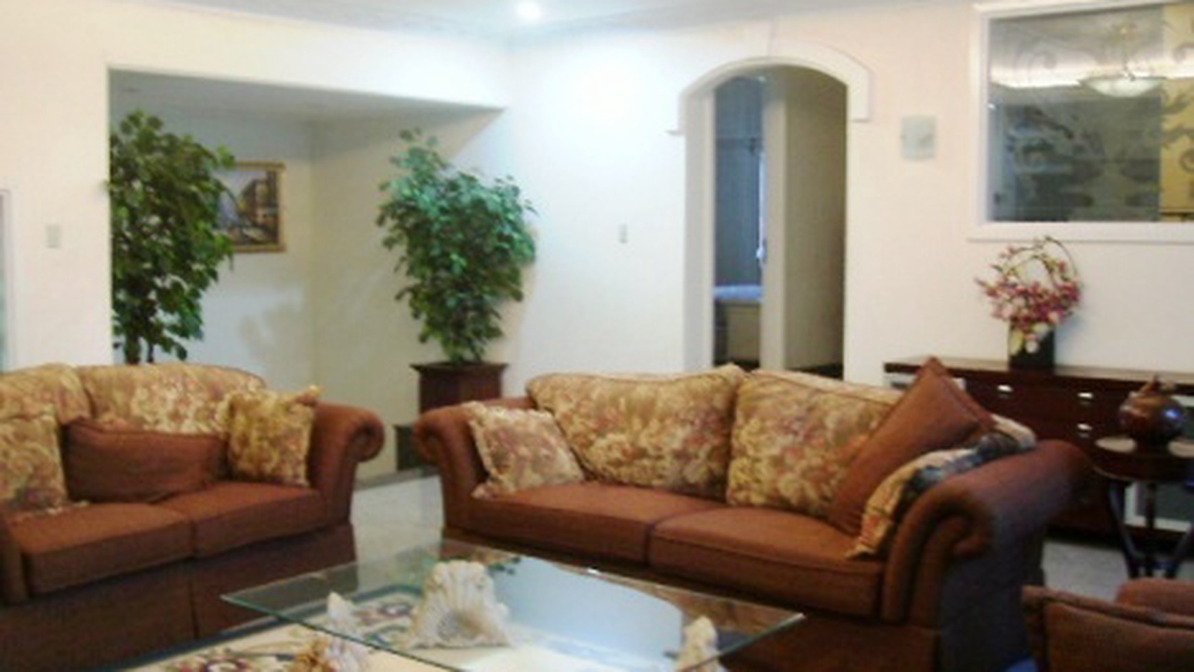 Complete Facility.... Furnished condition...Quiet & Secure area...