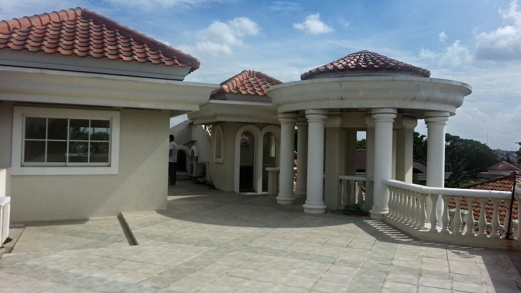 Disewakan Rumah di Custer Beverly Golf, Lippo Village Karawaci