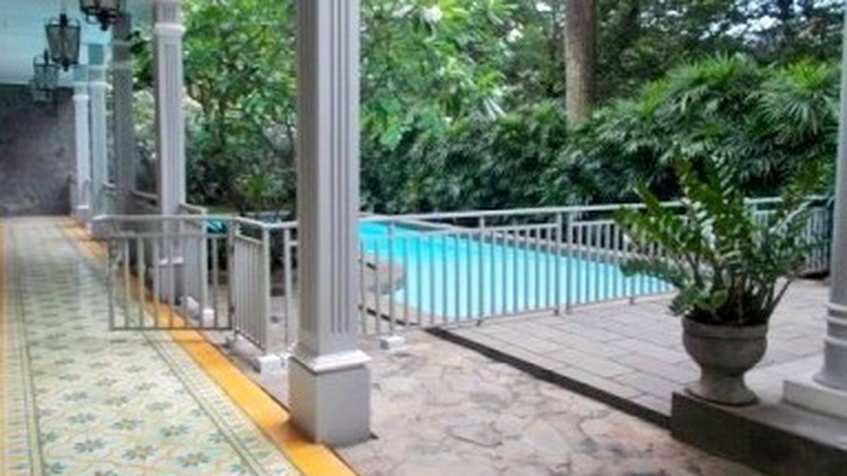 Classic...Prime Area...Big Garden & Pool...Close to Senayan/Sudirman..