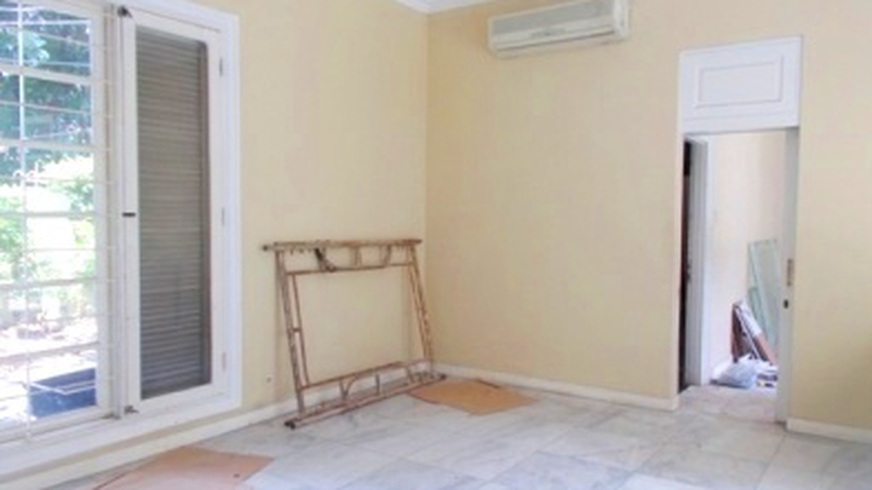 Nice Garden & Pool... Very Nice House...Quiet...Close to Senayan/Sudirman...