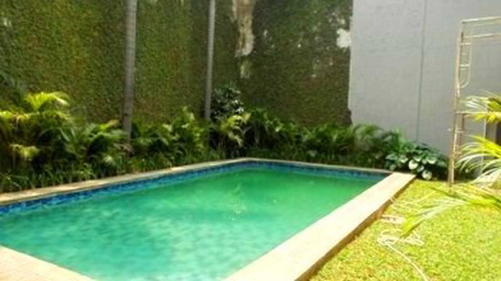 Nice Garden & Pool... Very Nice House...Quiet...Close to Senayan/Sudirman...