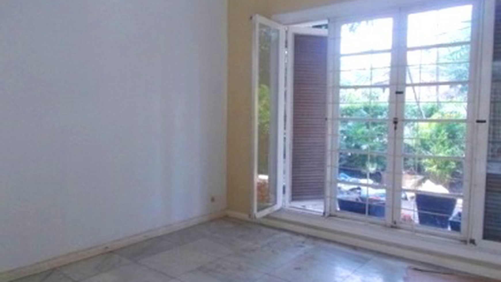 Nice Garden & Pool... Very Nice House...Quiet...Close to Senayan/Sudirman...