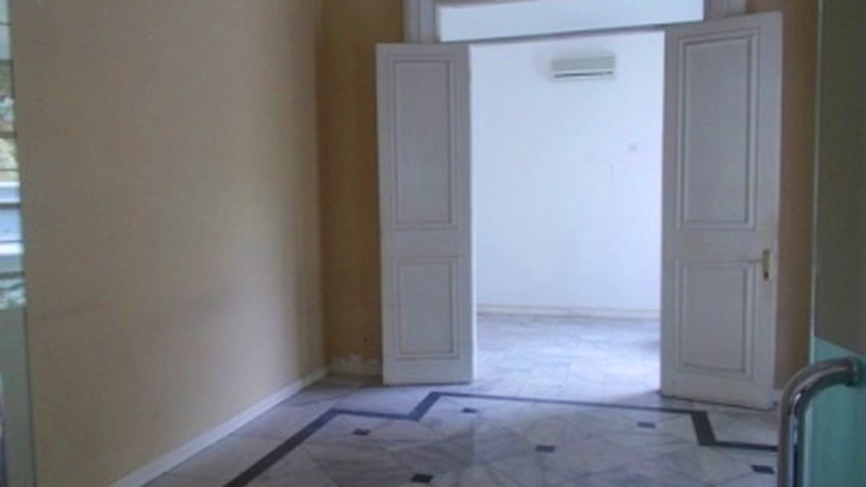 Nice Garden & Pool... Very Nice House...Quiet...Close to Senayan/Sudirman...