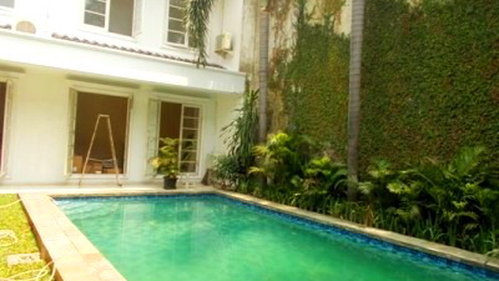 Nice Garden & Pool... Very Nice House...Quiet...Close to Senayan/Sudirman...