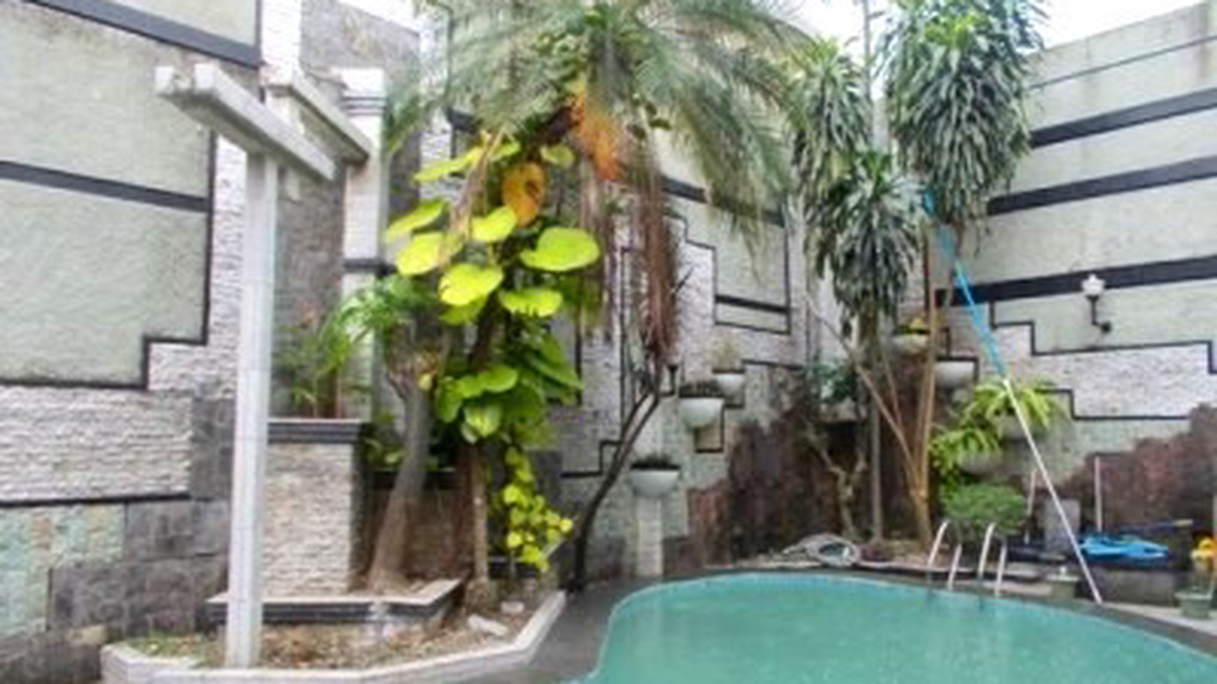 Quiet Area in the compound...Nice Garden & Pool..Close to JIS.