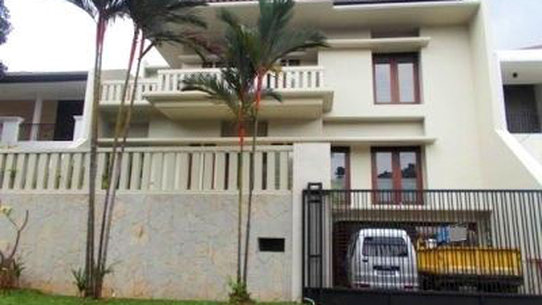 Newly Renovated....Modern..in the Compound/Cluster...Close to JIS...