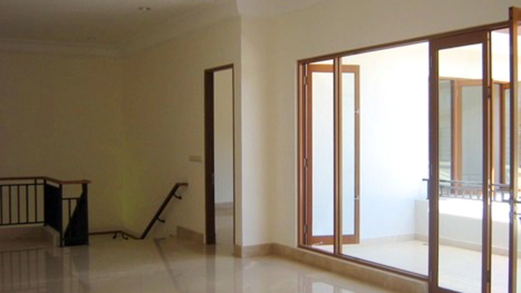 New House...MOdern Style..Very Quiet area...Close to JIS