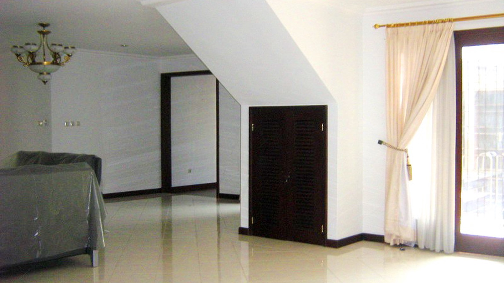 Very Quiet....Modern Style...Nice Garden & Pool...Close to Sudirman...