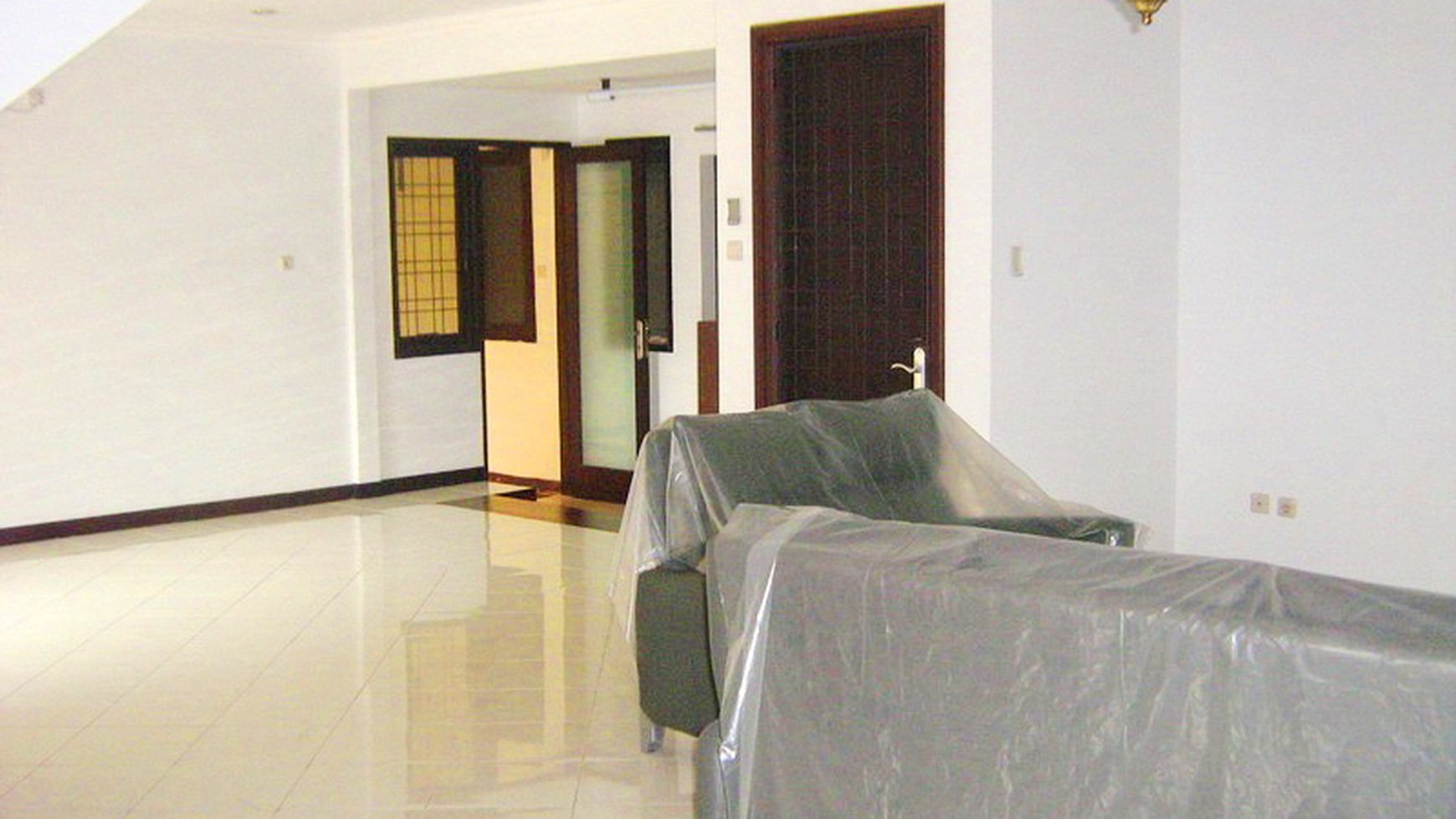 Very Quiet....Modern Style...Nice Garden & Pool...Close to Sudirman...