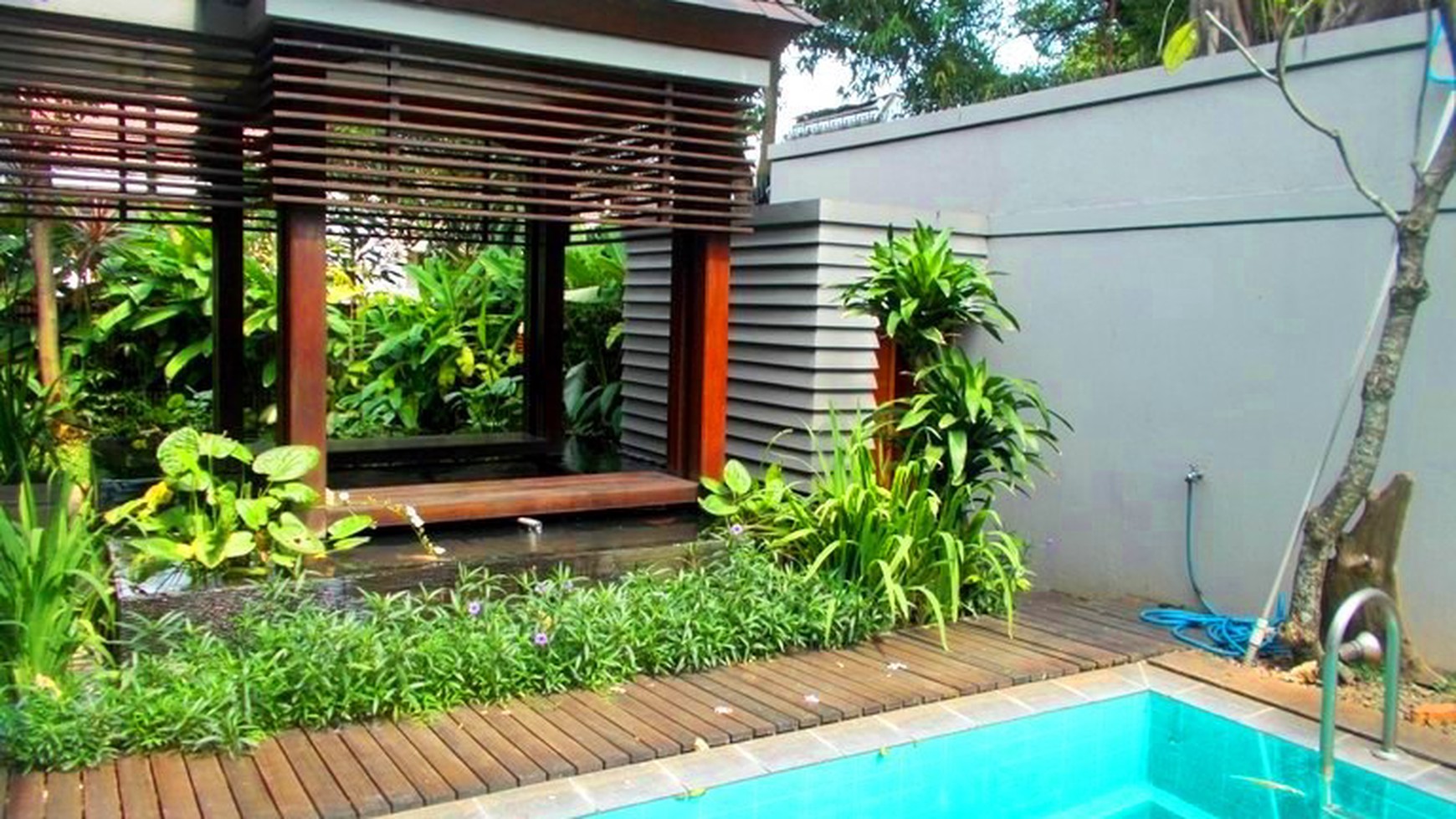 New House...Modern Style.. Nice Garden & Pool...Close to Sudirman...