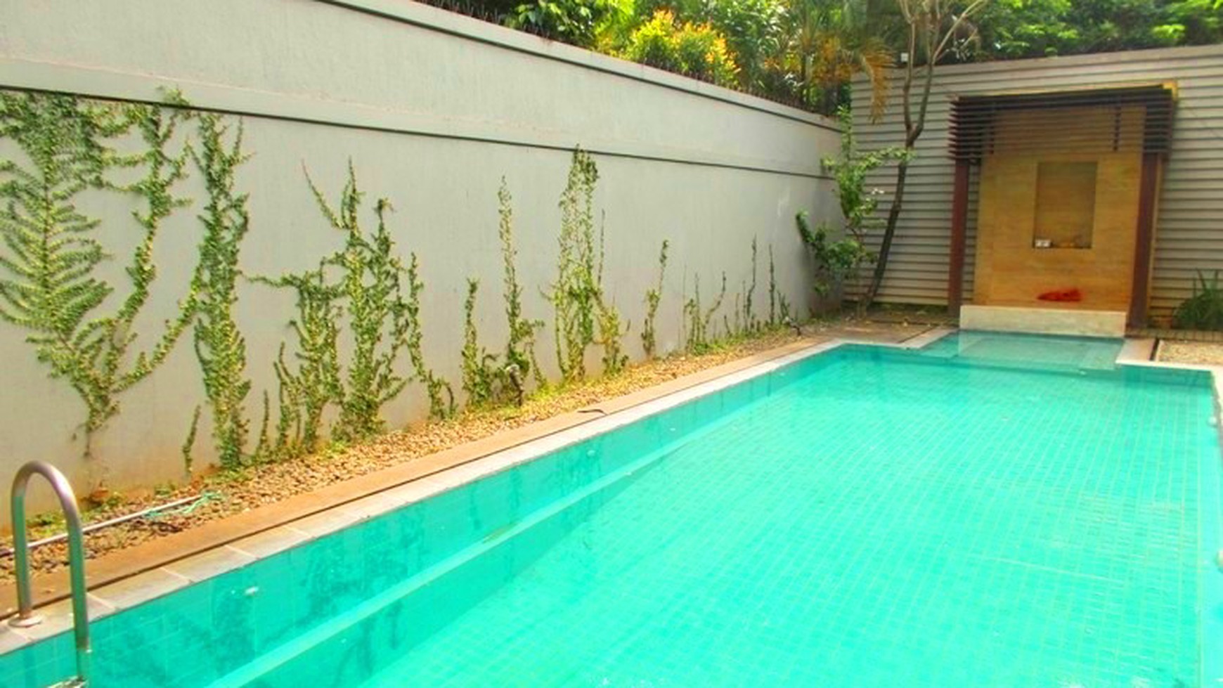 New House...Modern Style.. Nice Garden & Pool...Close to Sudirman...