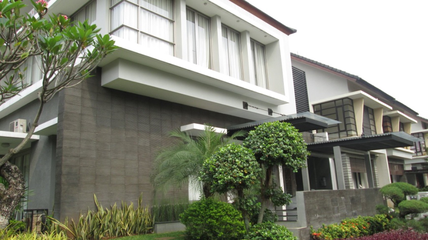 Di Jual Rumah Di Emerald Residnce, Bintaron Sektor 9