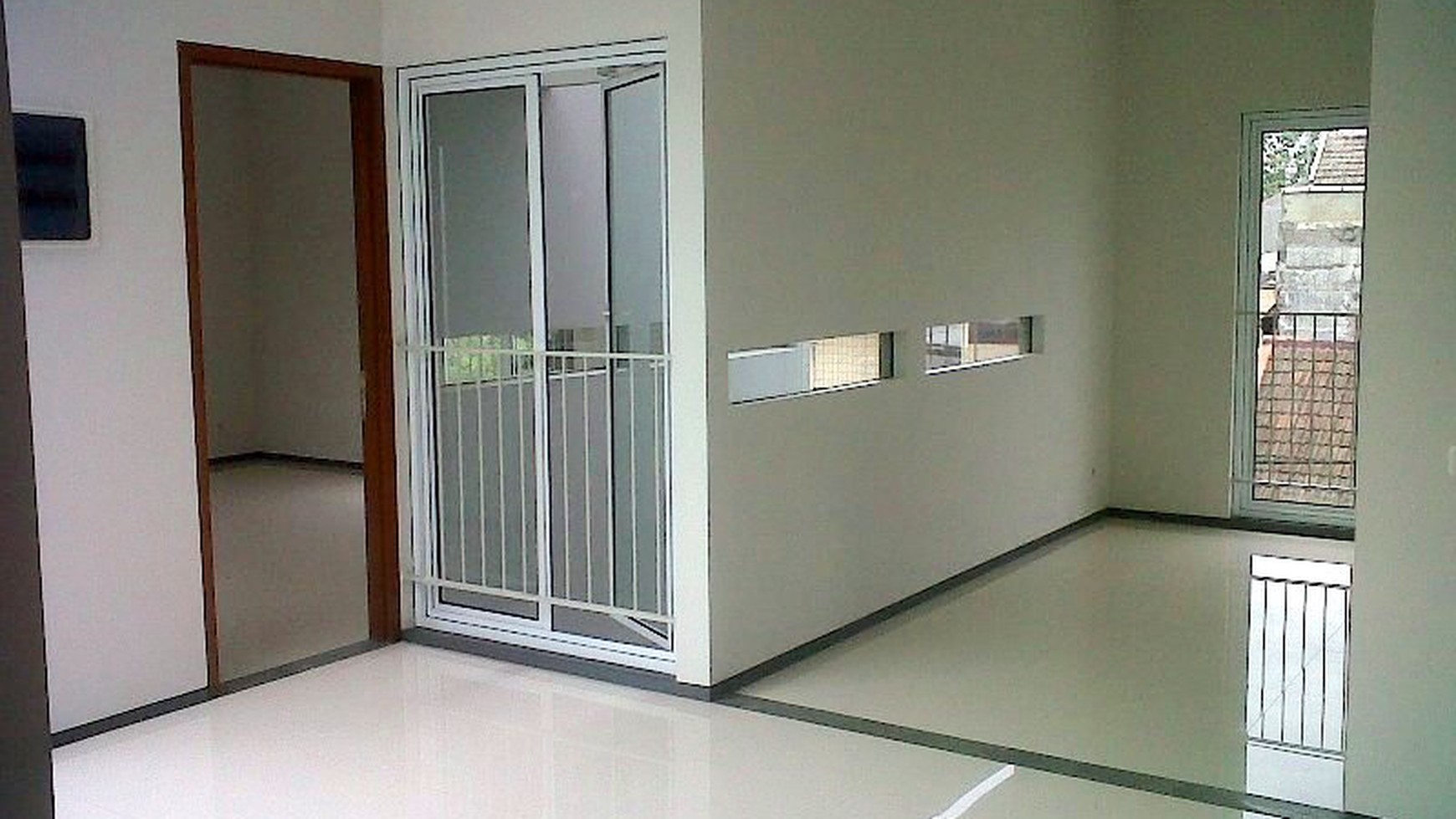 Brand New House.. Modern Style..Nice Garden & Pool... Close to Sudirman..