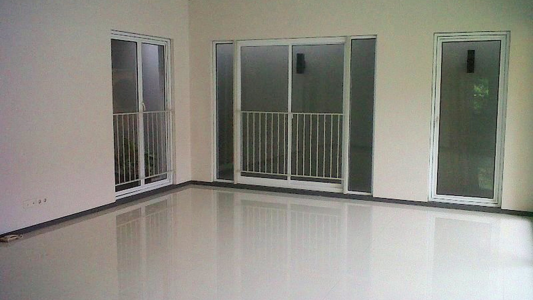 Brand New House.. Modern Style..Nice Garden & Pool... Close to Sudirman..