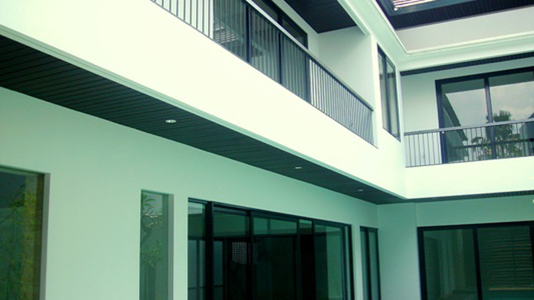 New House.. Modern Style.... Very Quiet Area... Close to JIS...