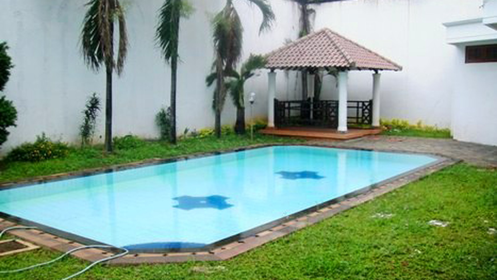 Big Pool & Big Garden... Quiet area.... 1 floor.... Close to Sudirman...