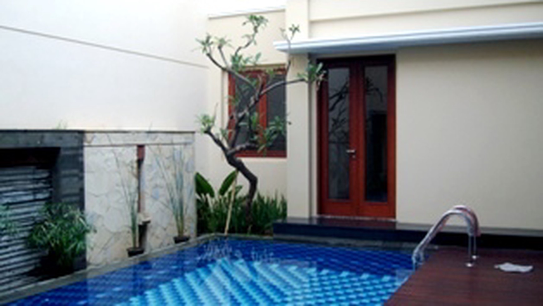 Modern.. Nice Garden & pool... in the compound area...