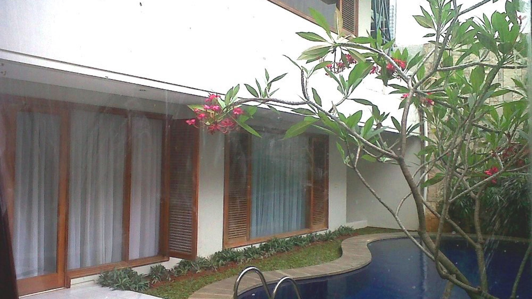 Very Nice House...Renvated... Nice Garden & Pool...Close to Sudirman...