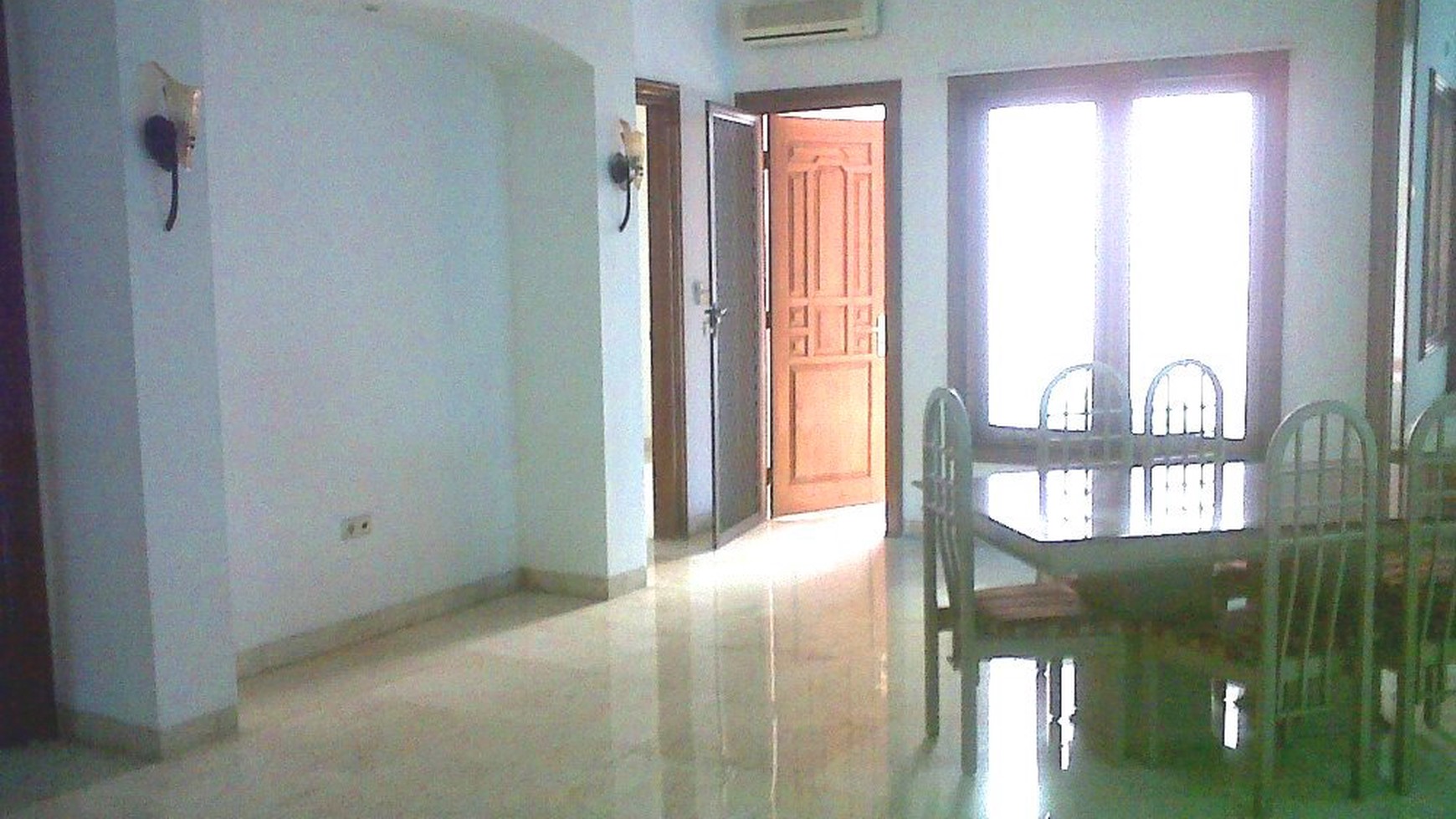 Nice House...Nice Garden..Quiet & Secure area...clse to JIS...Low price..