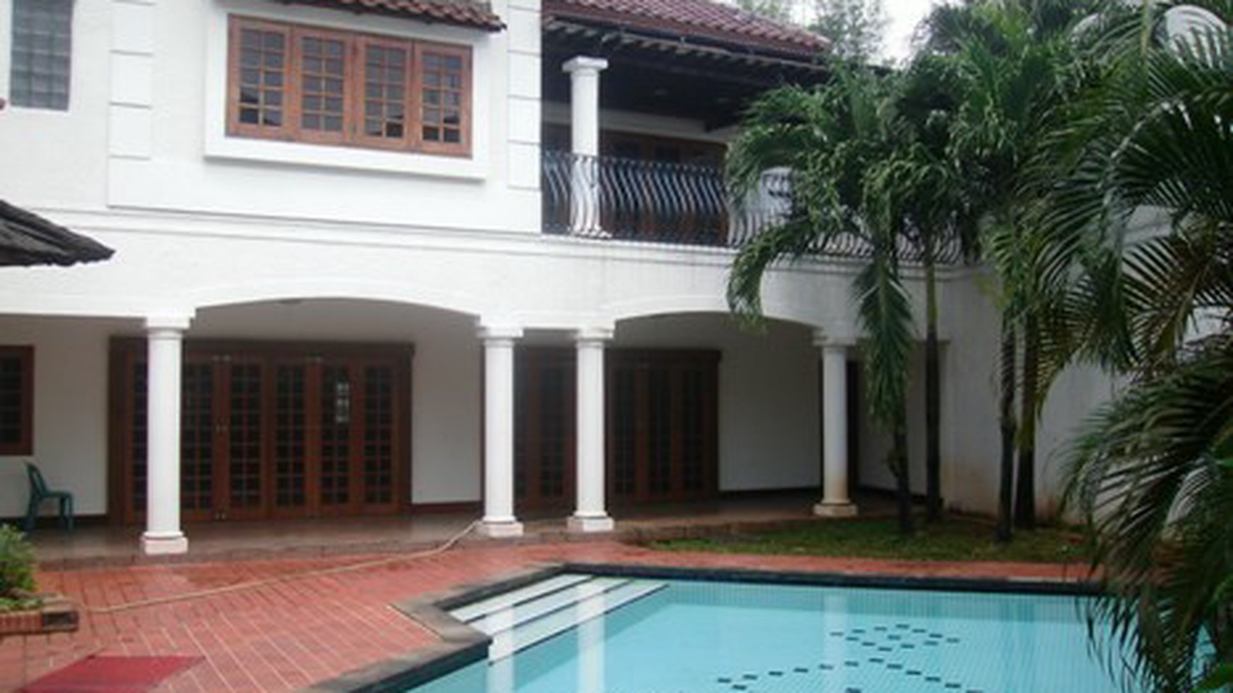 Classic Style...Nice Garden/Pool...Quiet area...