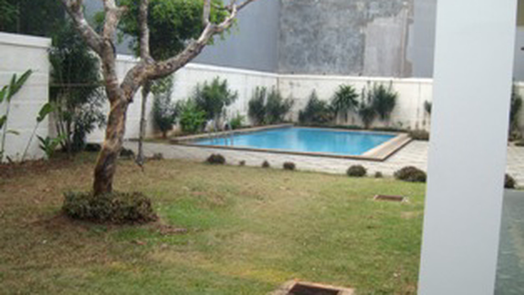 Big Garden... Big Pool....Very Quiet & Secure area....