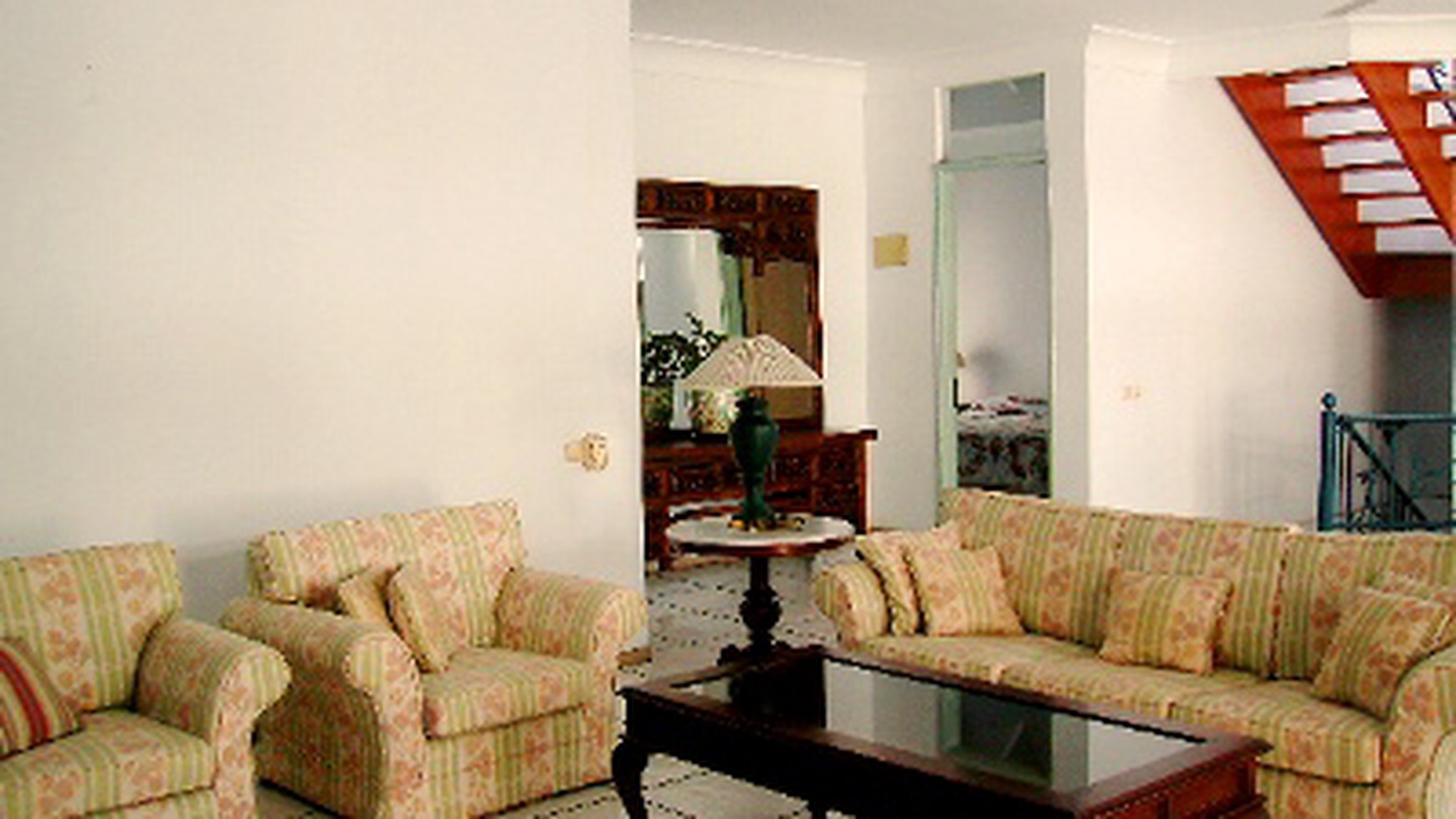 Classic style..Furnished...Quiet Area...