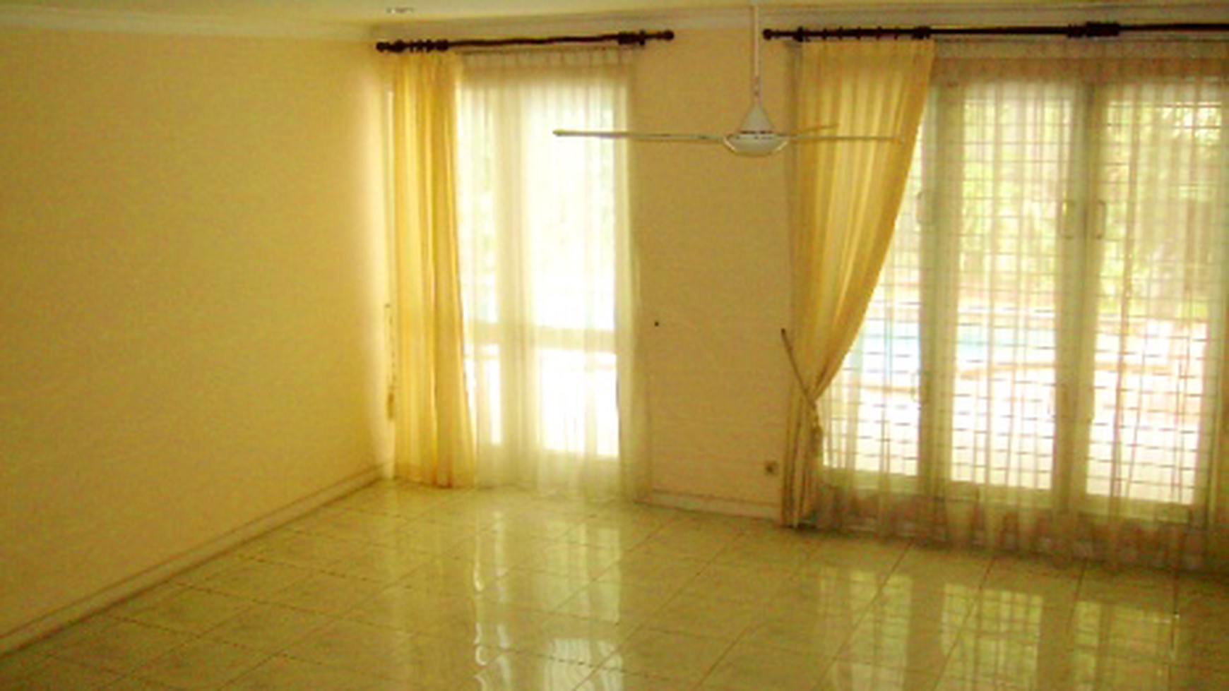 Renovated House... Quiet & Secure area...Close to JIS...