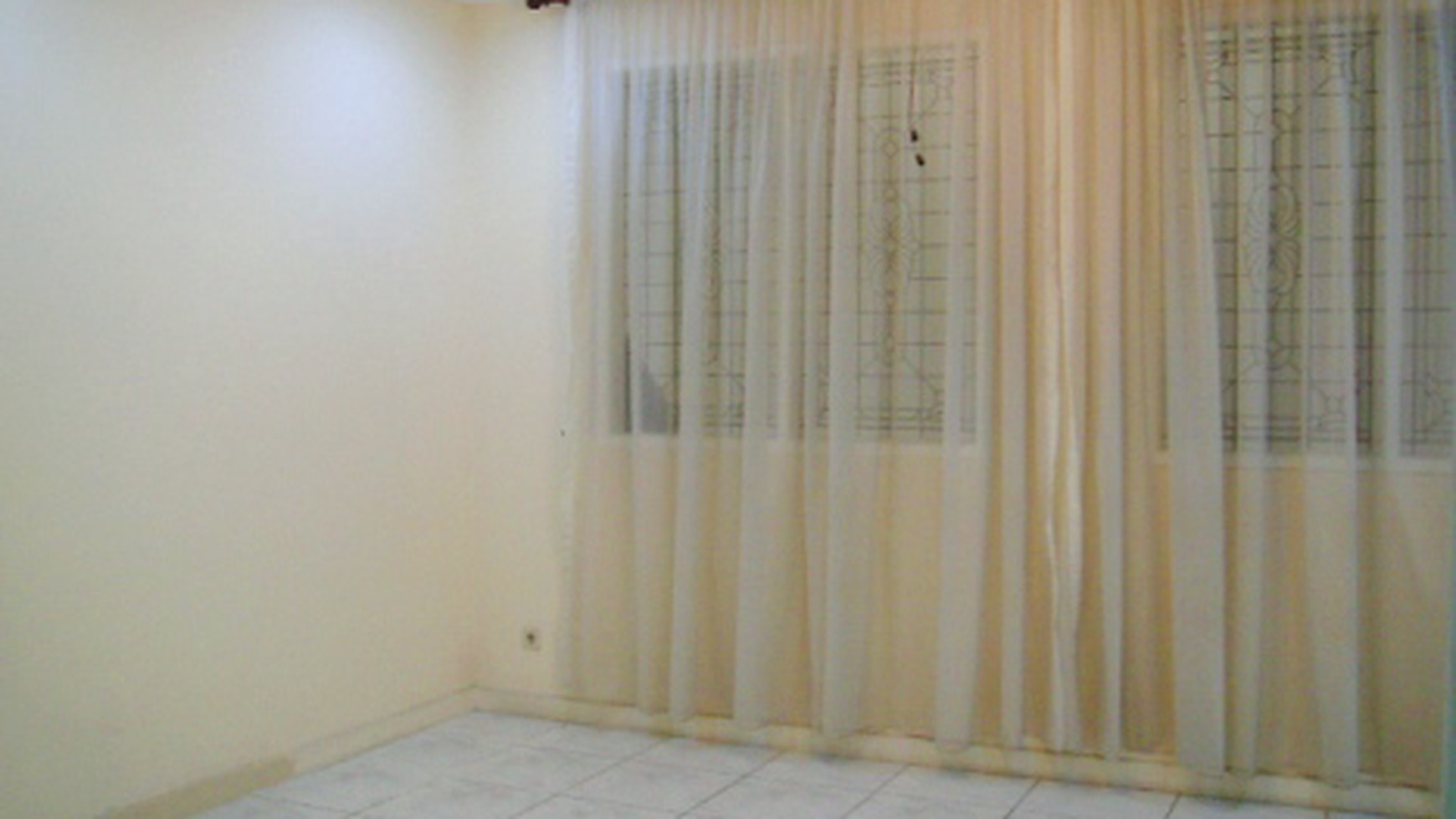 Renovated House... Quiet & Secure area...Close to JIS...