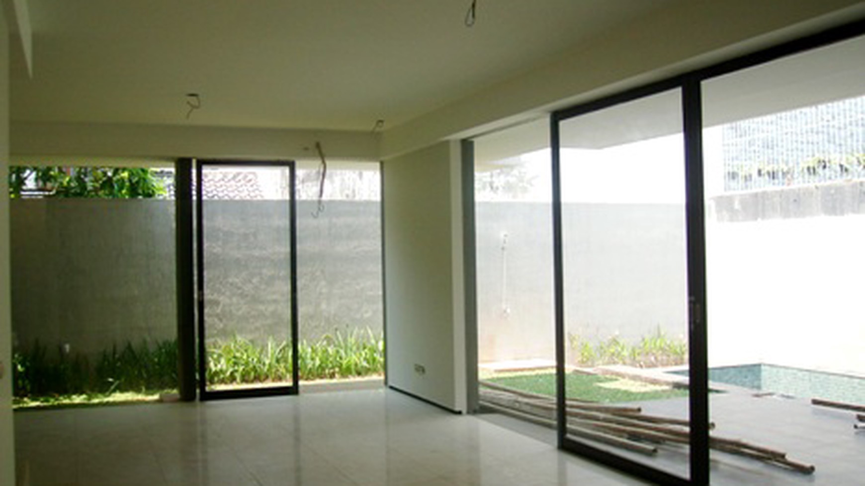 Modern/Minimalist style..Nice garden & Pool..Park view....