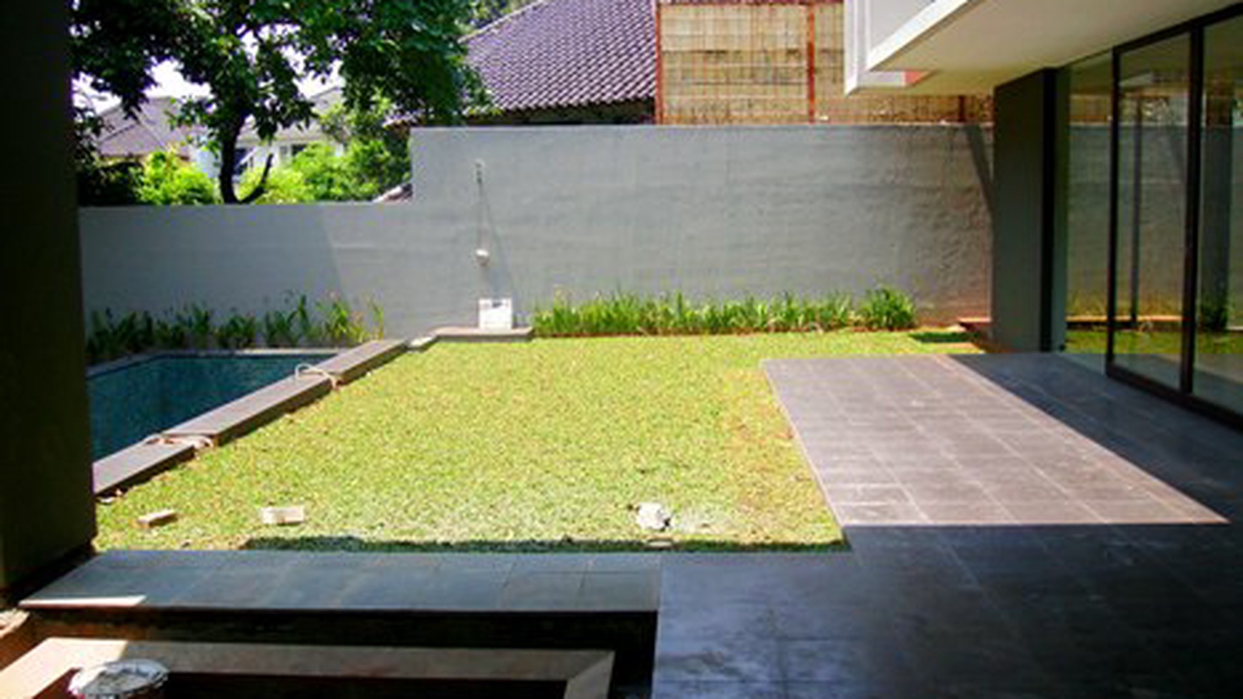 Modern/Minimalist style..Nice garden & Pool..Park view....