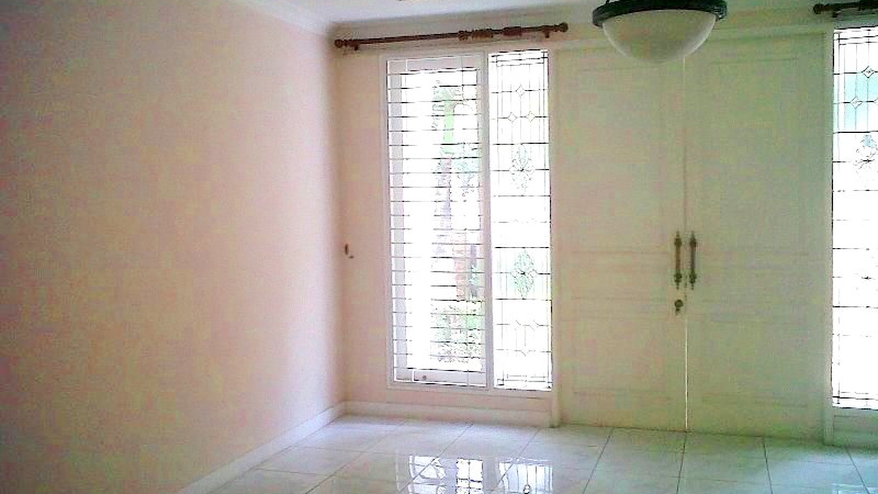 Renovated...Nice garden & Pool...Quiet...Clse to JIS....