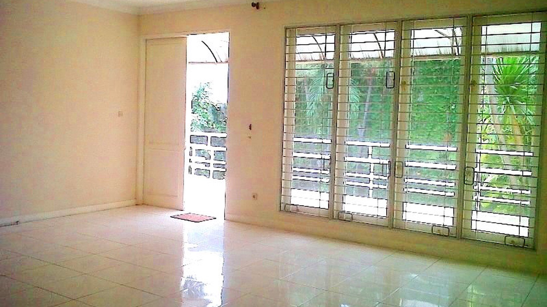 Renovated...Nice garden & Pool...Quiet...Clse to JIS....