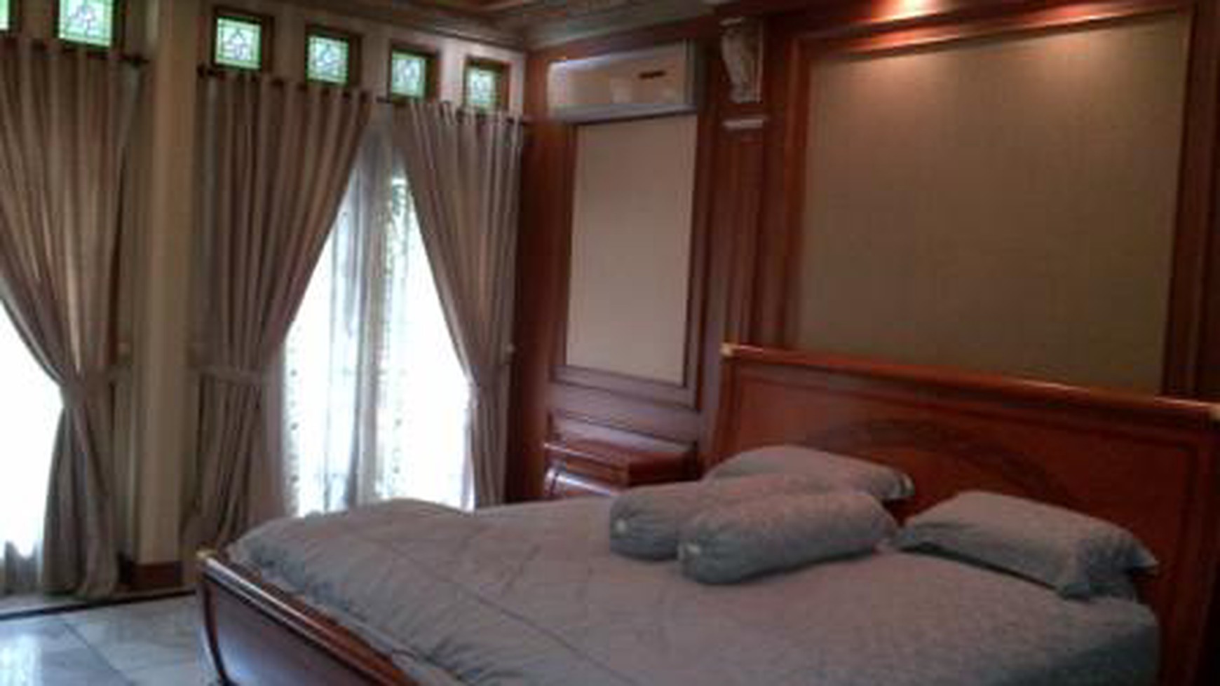 Full furnished Victorian style house at south Jakarta with the affordable price