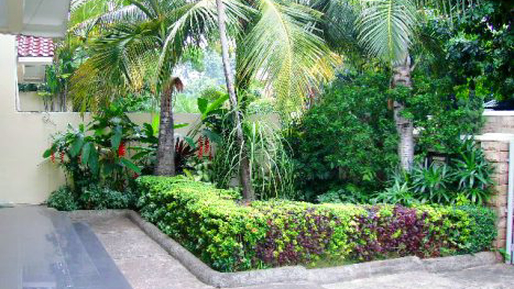 Renovated...Quiet & Secure area...Pool & Garden...Close to JIS...