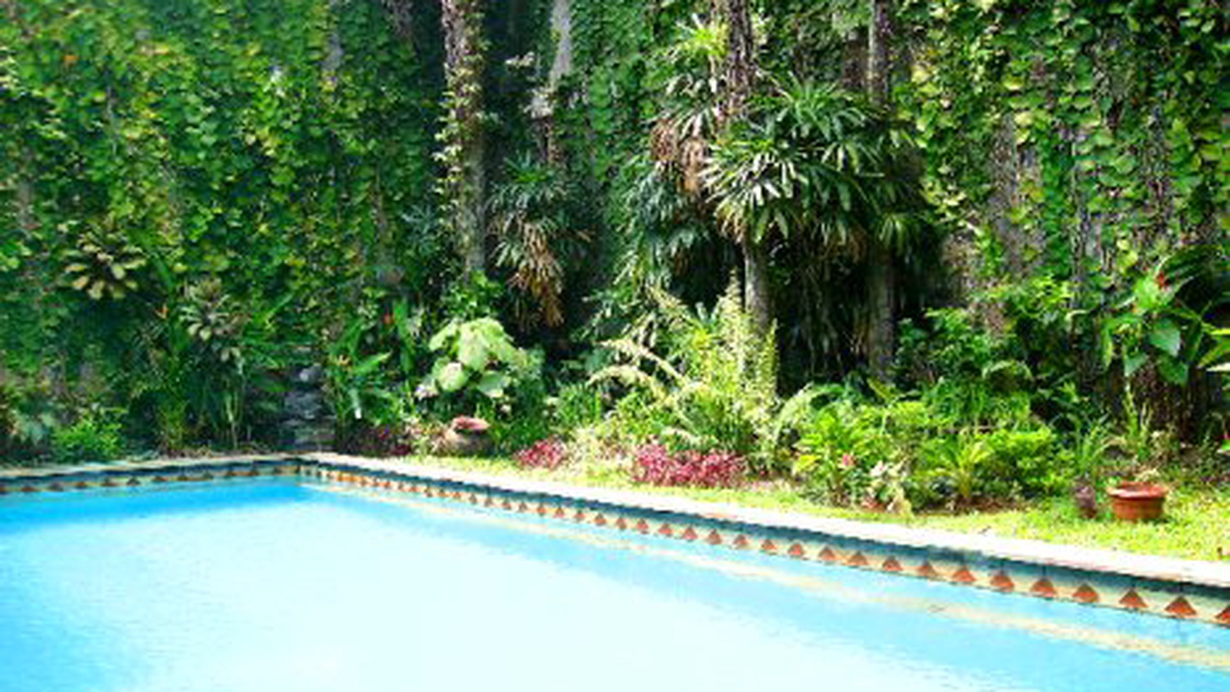 Renovated...Quiet & Secure area...Pool & Garden...Close to JIS...