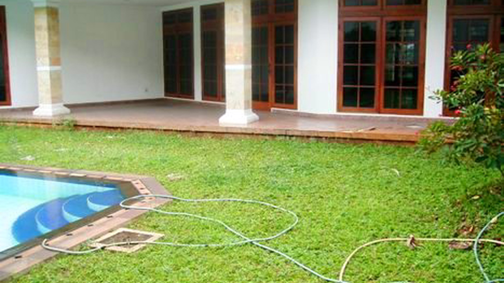 Big Garden...Big Pool...Unfurnished...Close to Senayan...