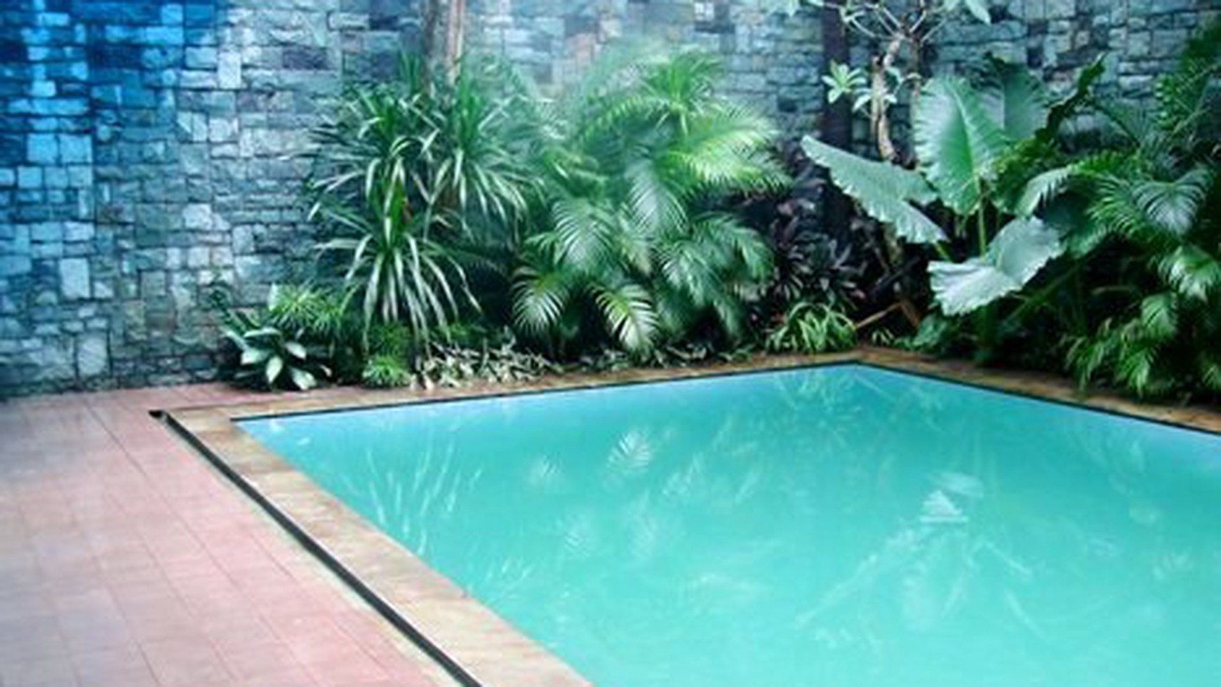 Newly Renovated...Classic Style...Nice Garden & Pool...Close to JIS....