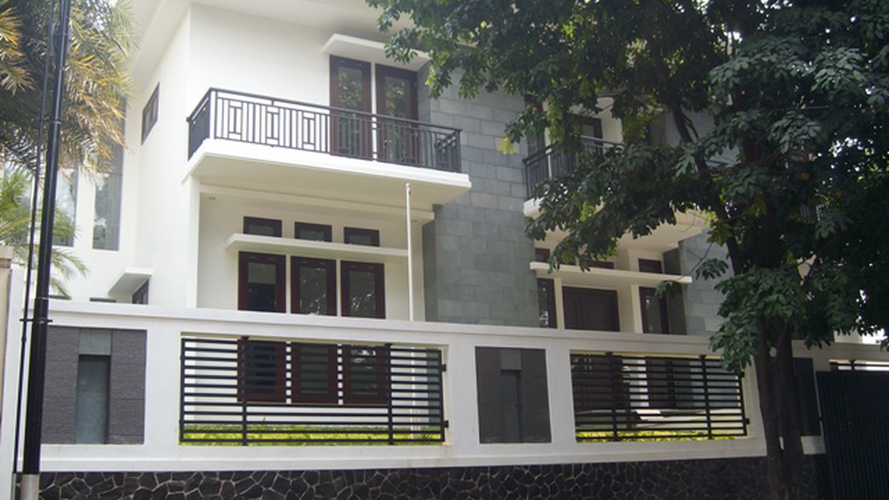 Newly.... Minimalist Style....Quiet & Secure area....Close to JIS...