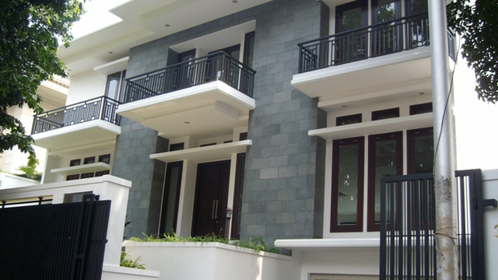 Newly.... Minimalist Style....Quiet & Secure area....Close to JIS...